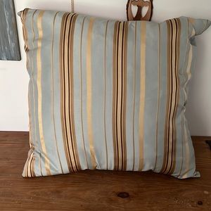 Accent pillow